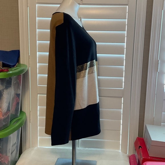 JM Collection Black Colorblock Sweater - Picture 2 of 7